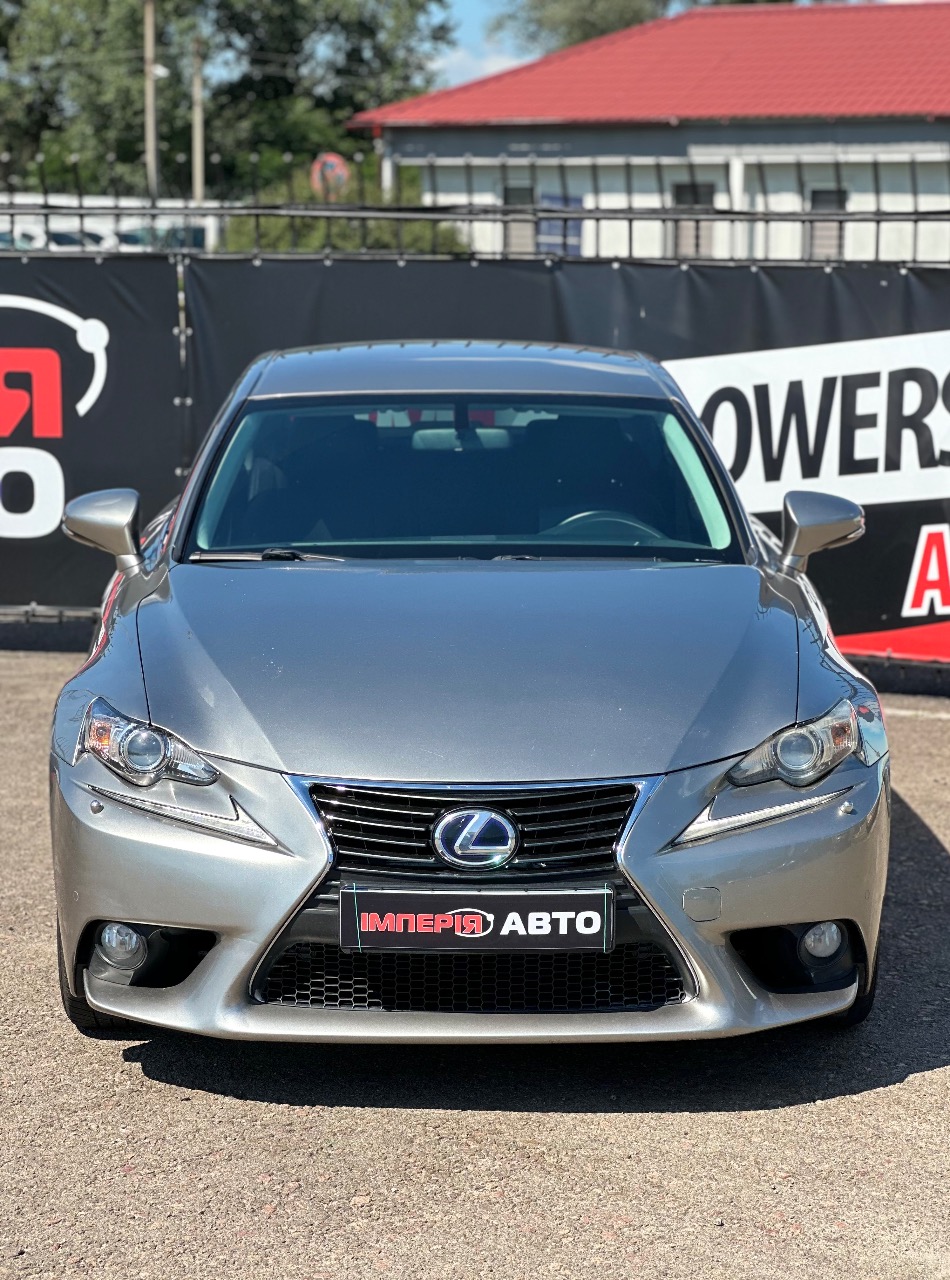 Lexus IS - фото 3