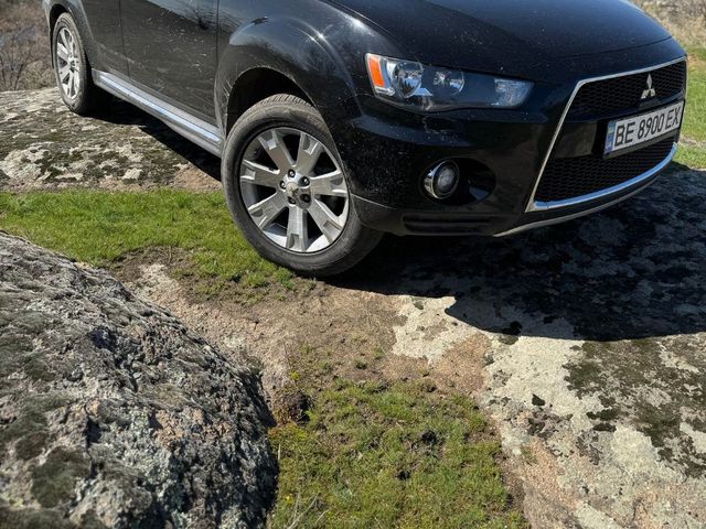 Mitsubishi Outlander - фото 2