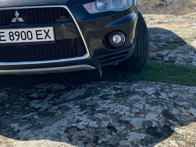 Mitsubishi Outlander - фото 4