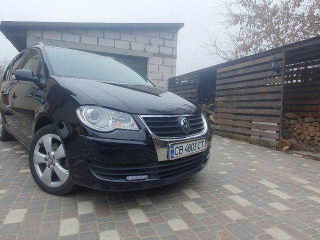 Volkswagen Touran - фото 1