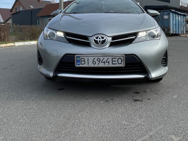 Toyota Auris - зображення 1