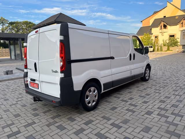 Renault Trafic - фото 2