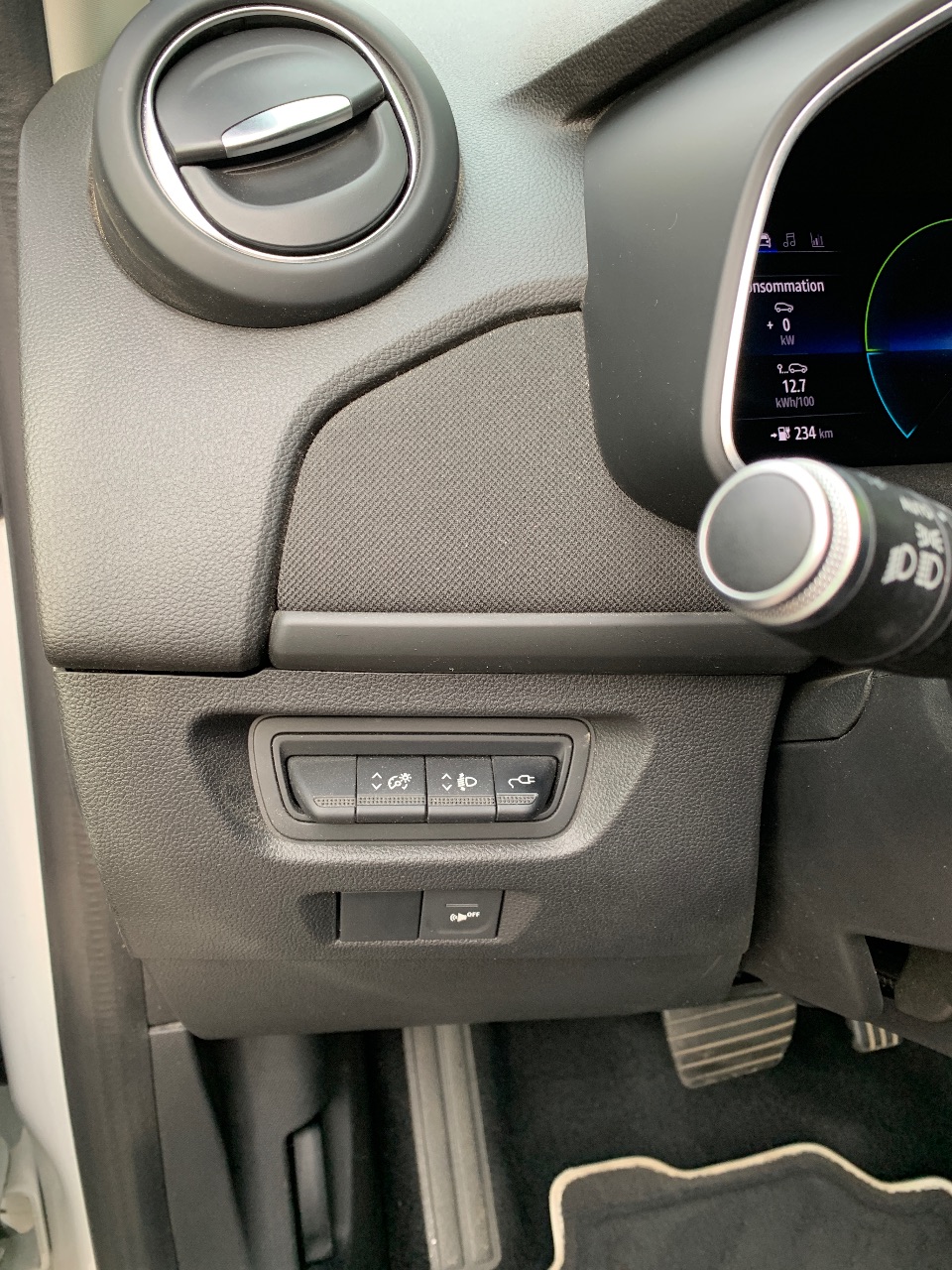 Renault ZOE - фото 11