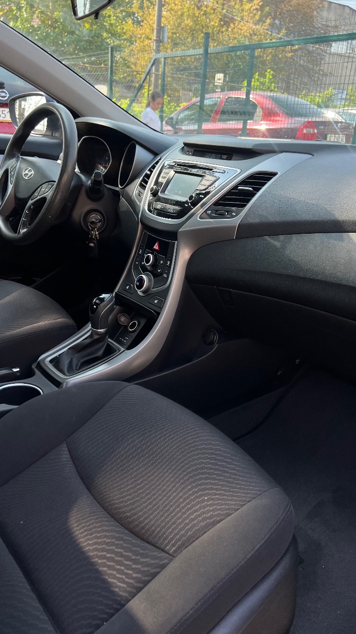 Hyundai Elantra - фото 2