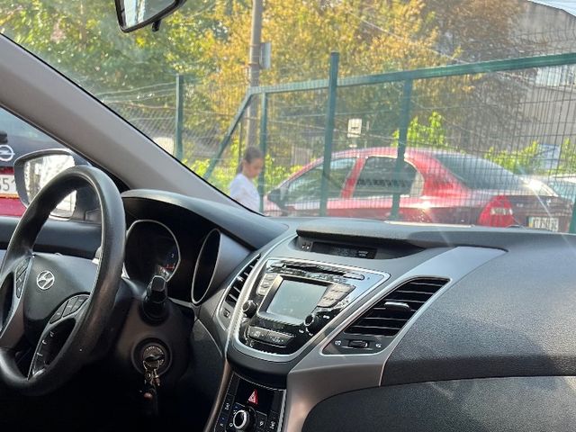 Hyundai Elantra - фото 2