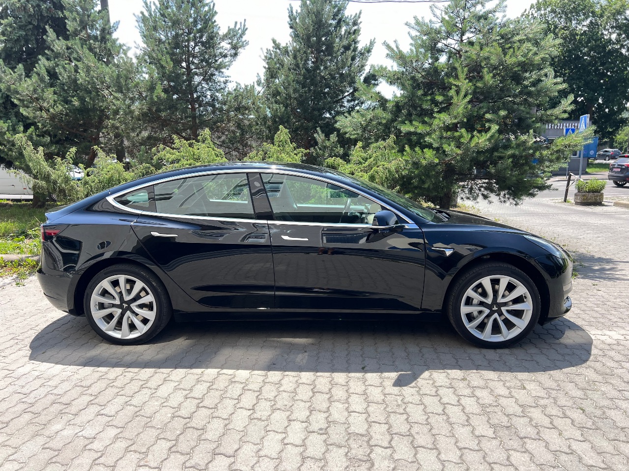 Tesla Model 3 - фото 9
