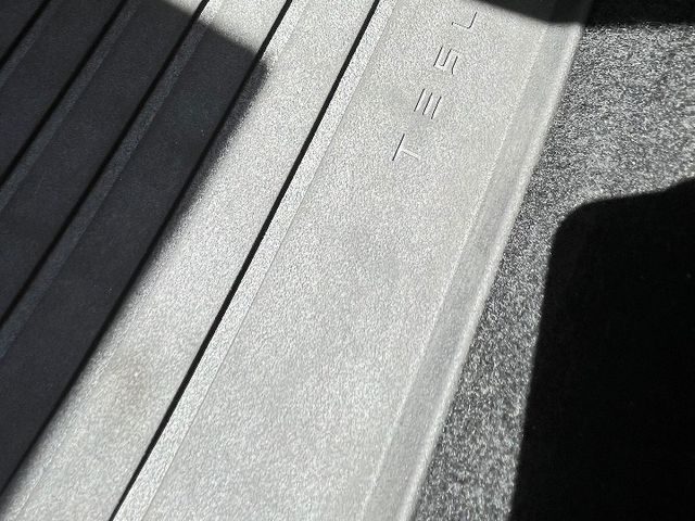 Tesla Model 3 - фото 5