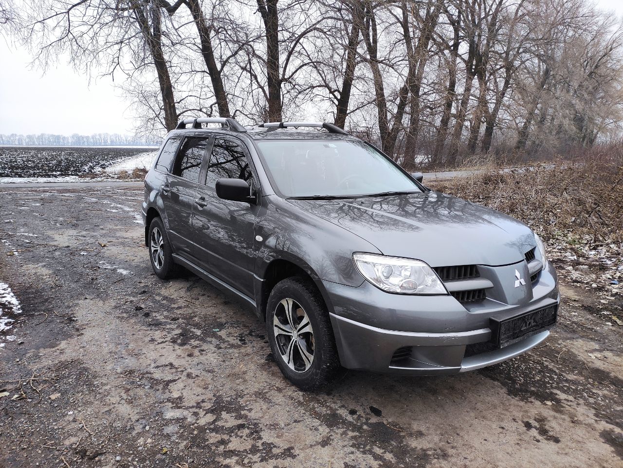 Mitsubishi Outlander - фото 1