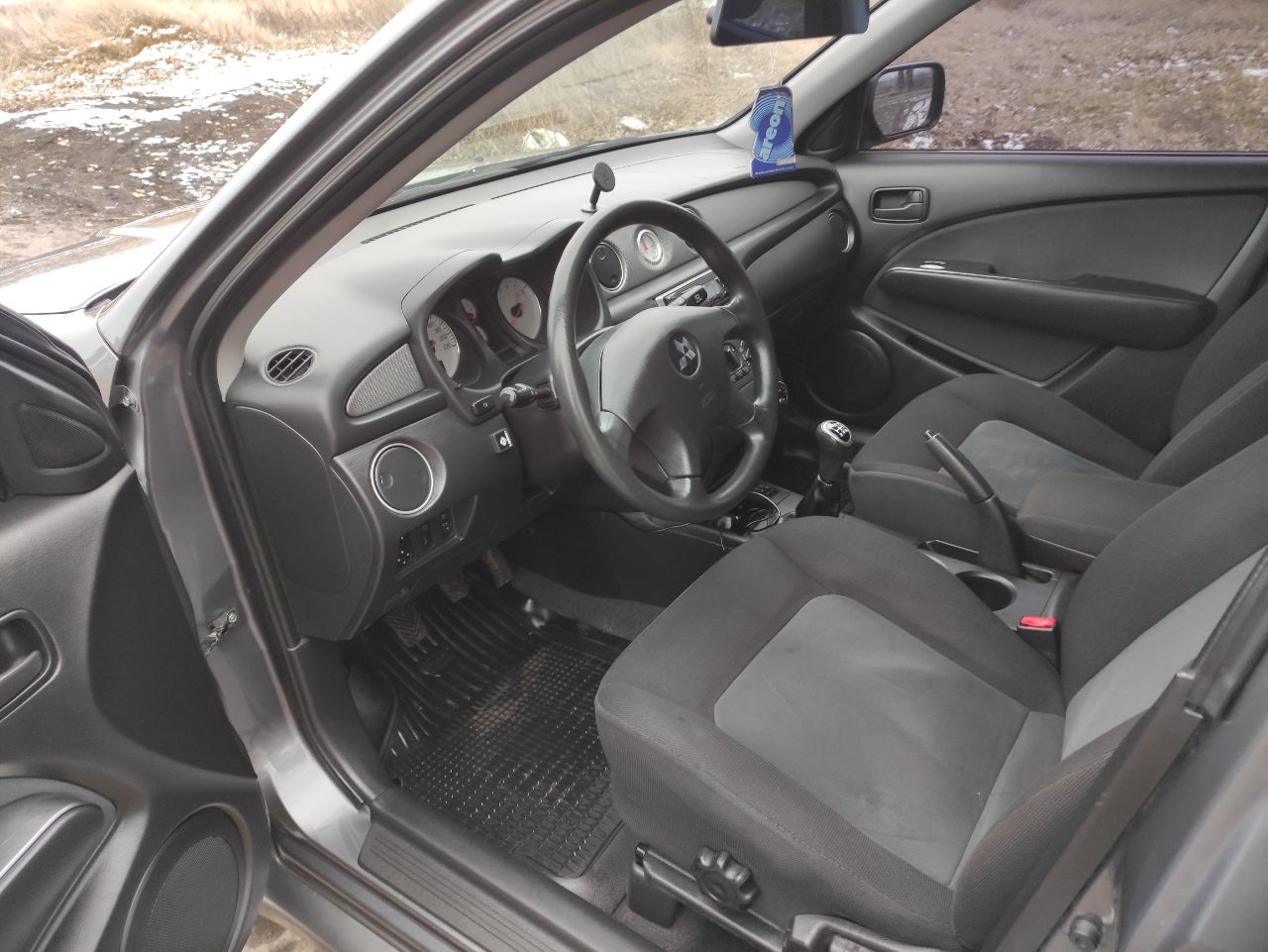 Mitsubishi Outlander - фото 12