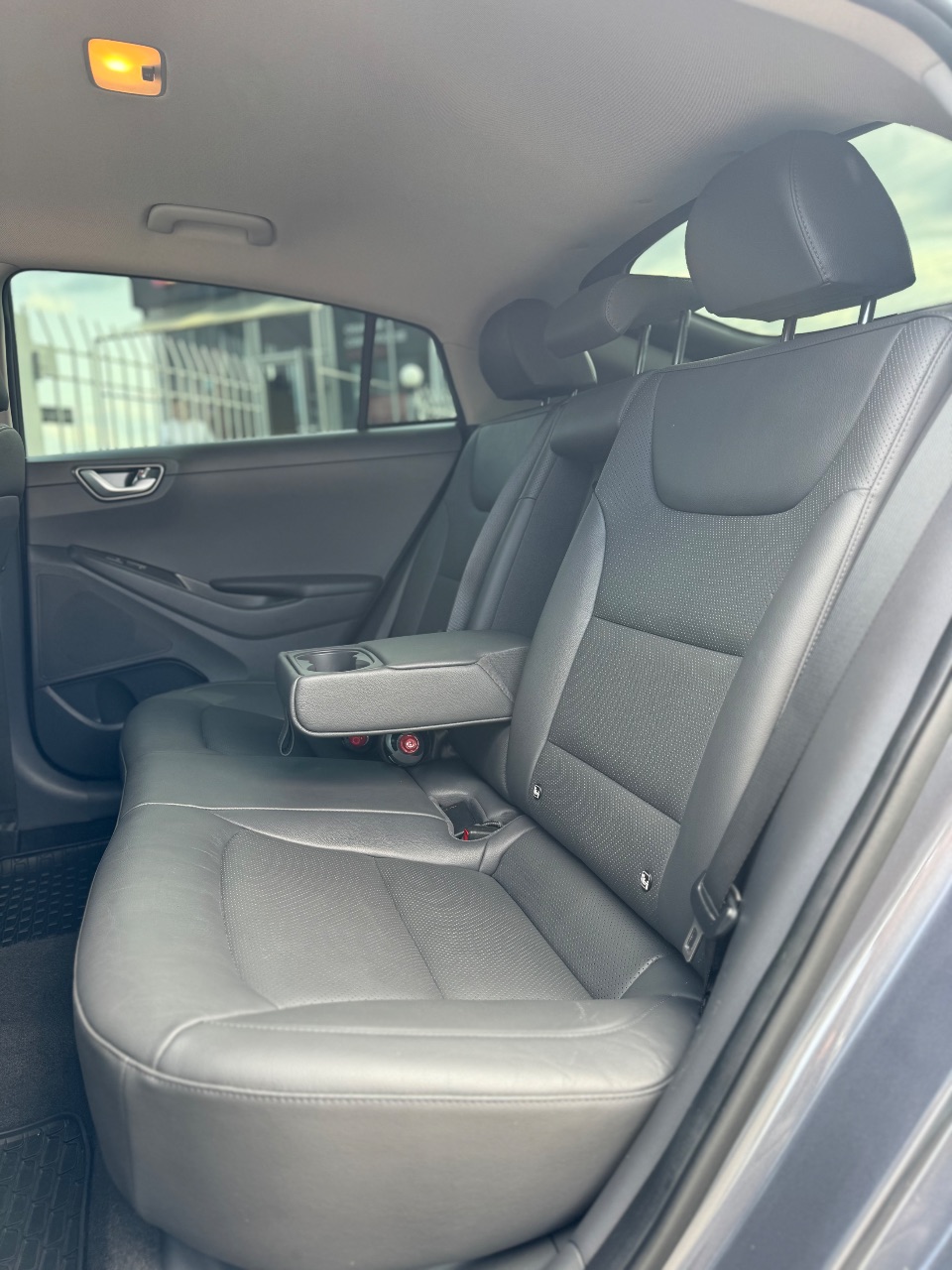 Hyundai IONIQ - фото 8