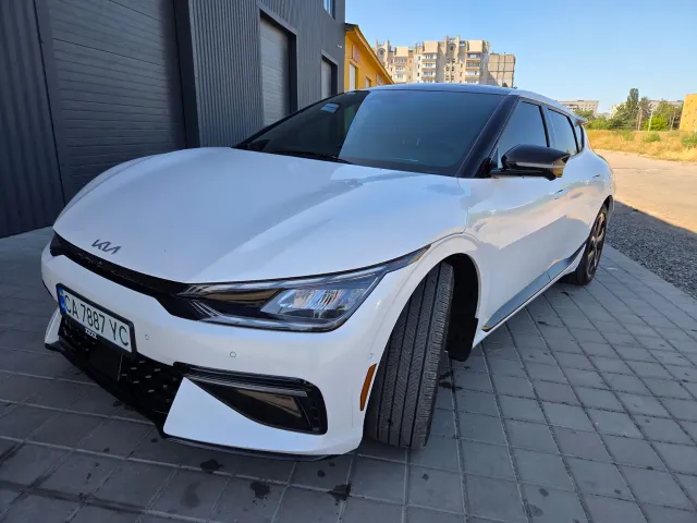 Kia EV6 - фото 1