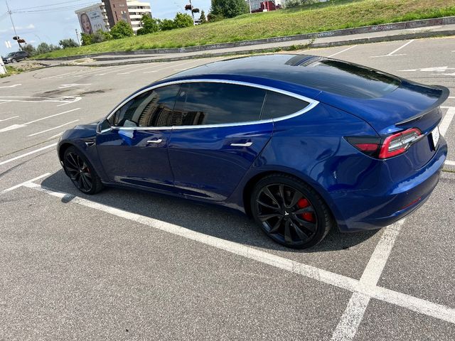 Tesla Model 3 - фото 3
