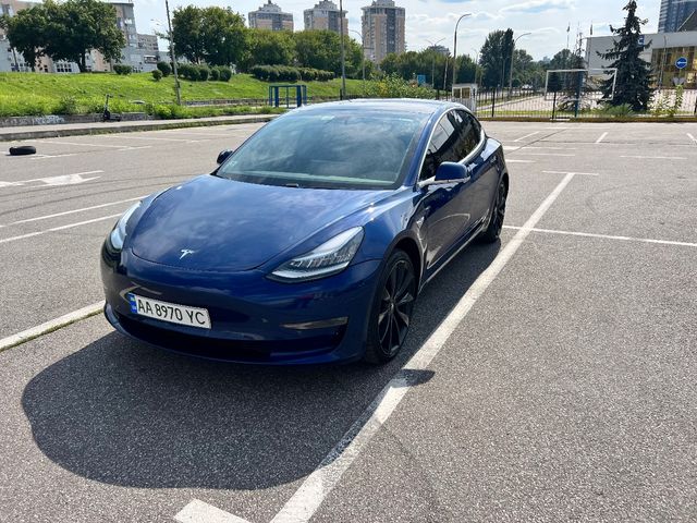 Tesla Model 3 - фото 1