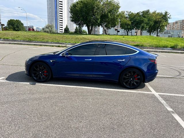 Tesla Model 3 - фото 2