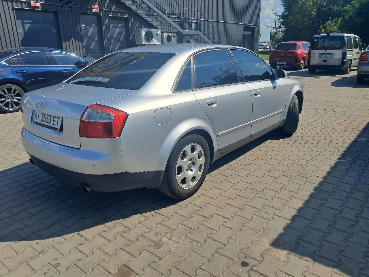 Audi A4 - фото 4