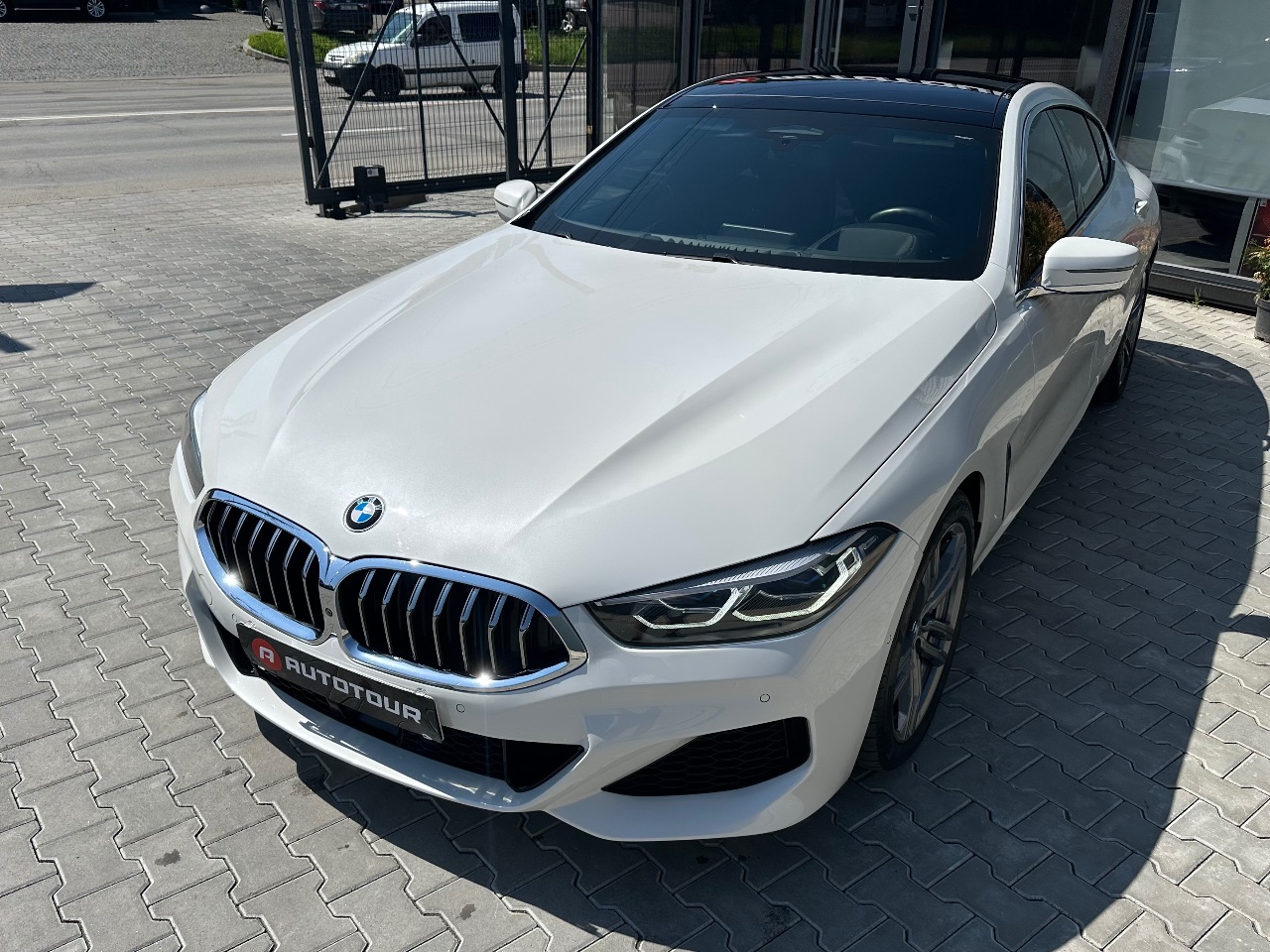 BMW 8 серії - фото 2