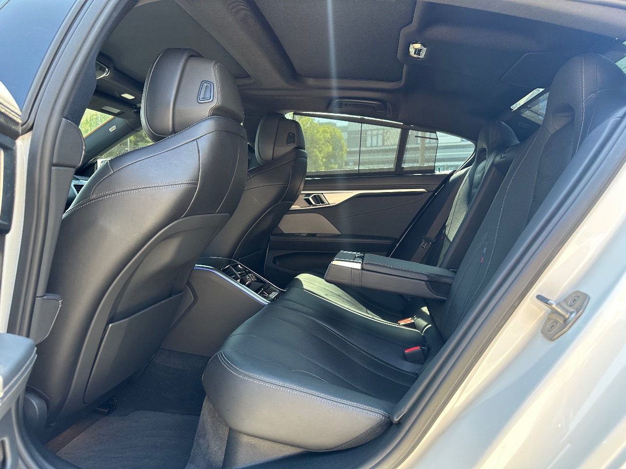 BMW 8 серії - фото 9