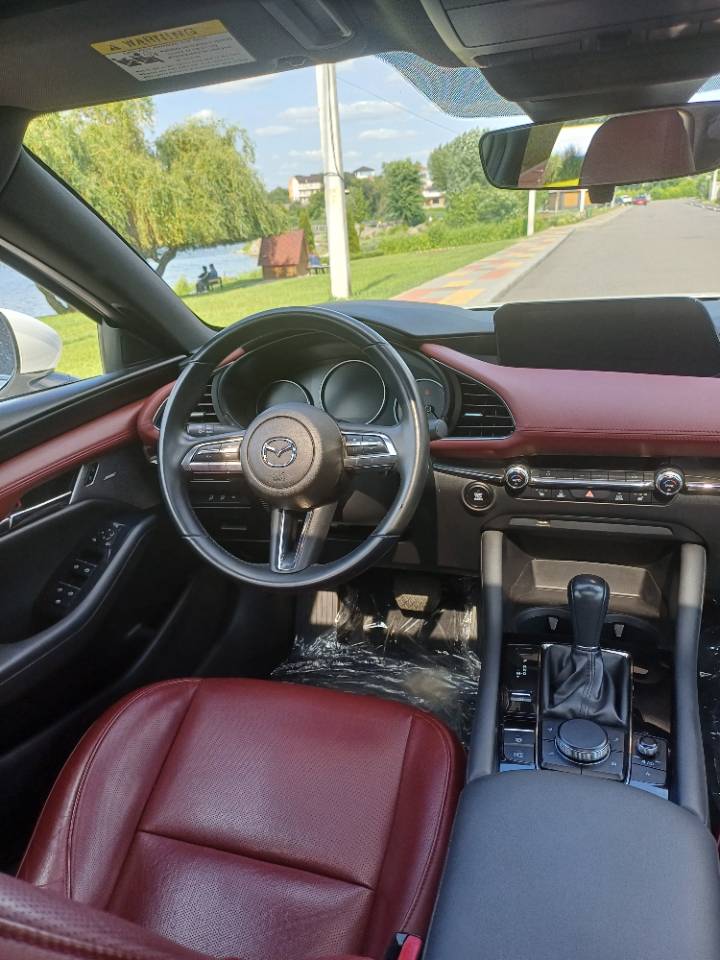 Mazda 3 - фото 5