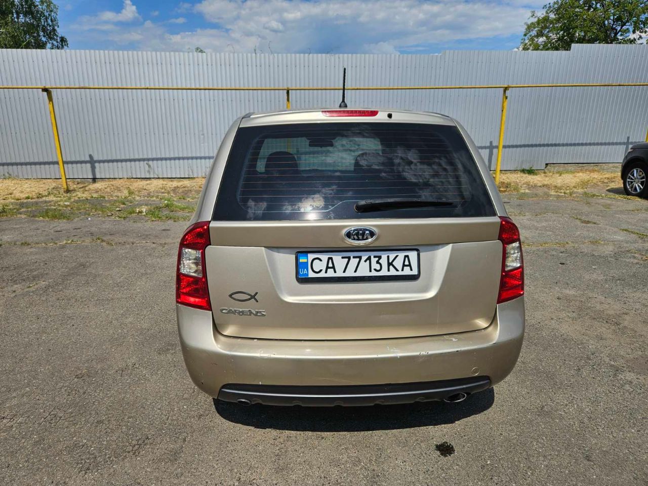 Kia Carens - фото 17