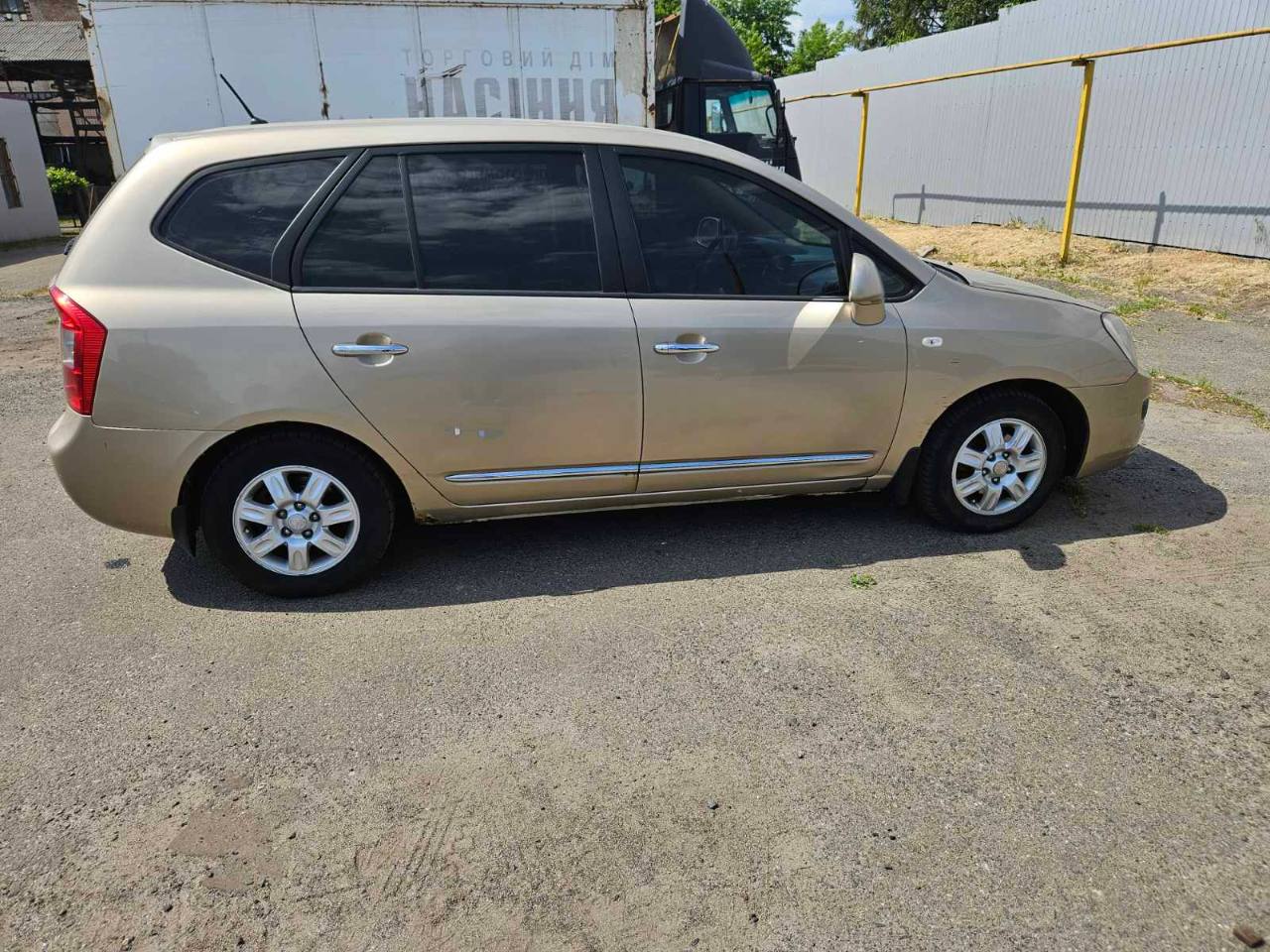 Kia Carens - фото 18