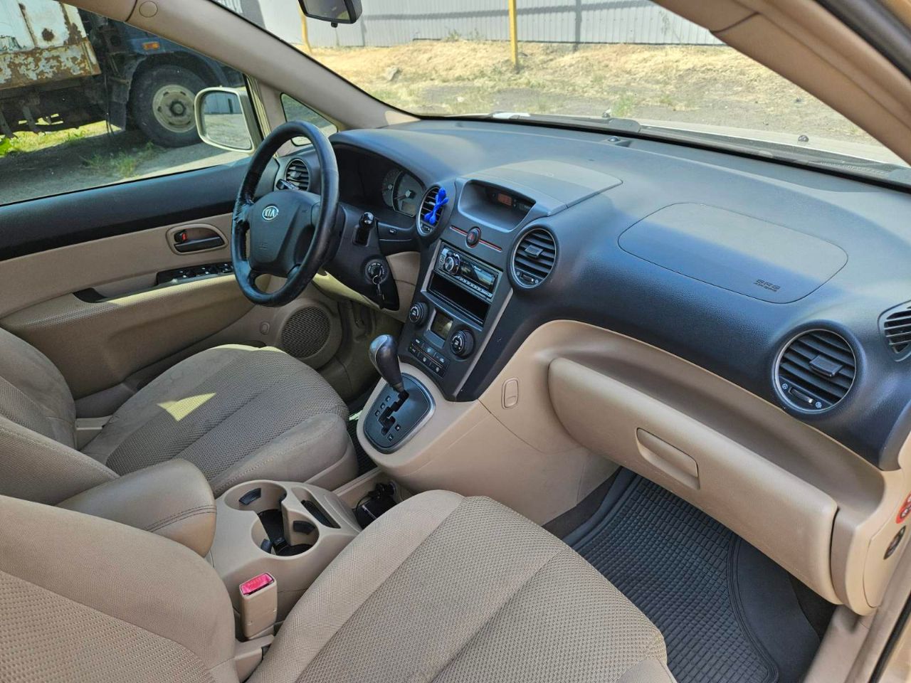 Kia Carens - фото 11