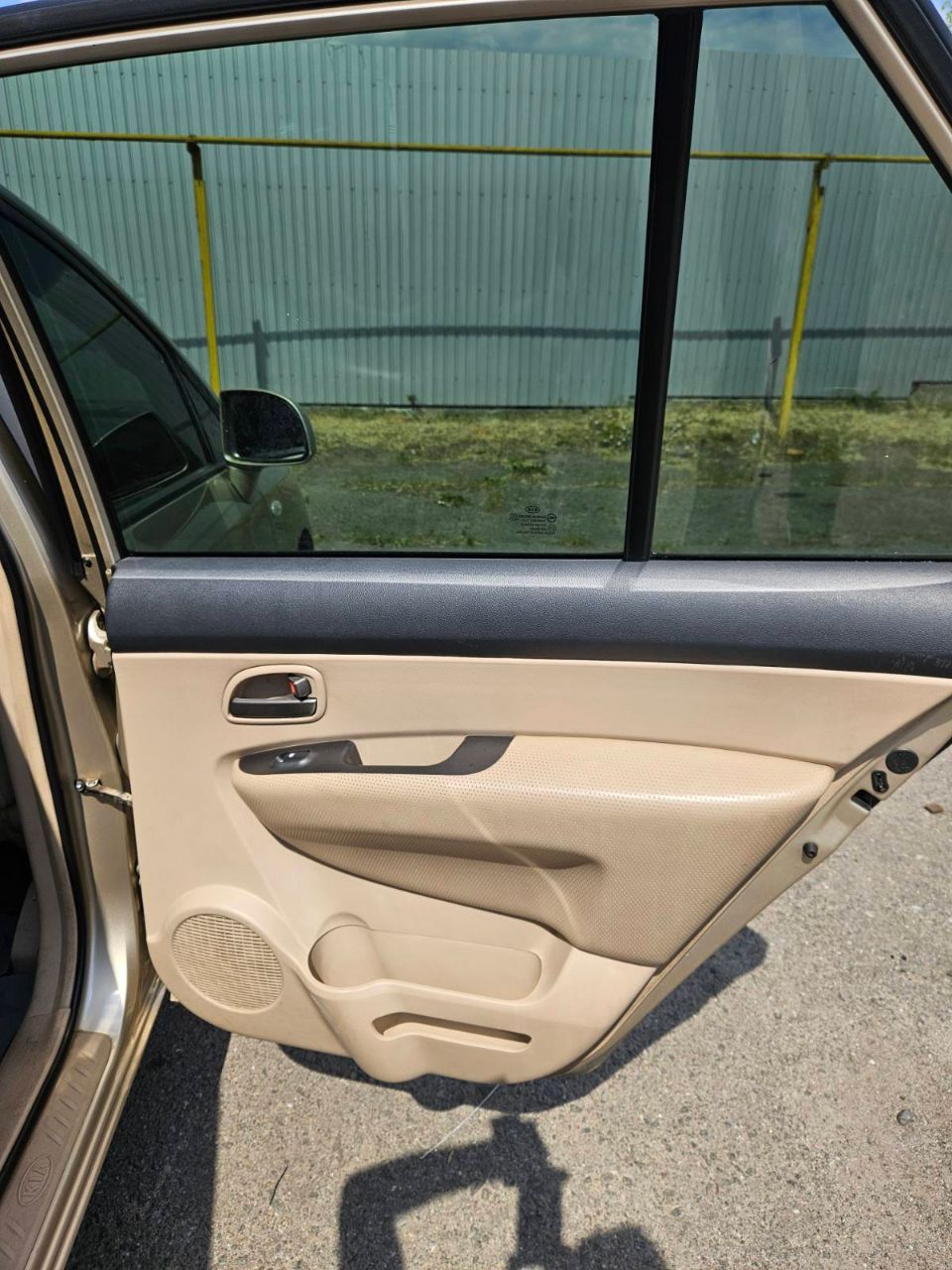 Kia Carens - фото 8