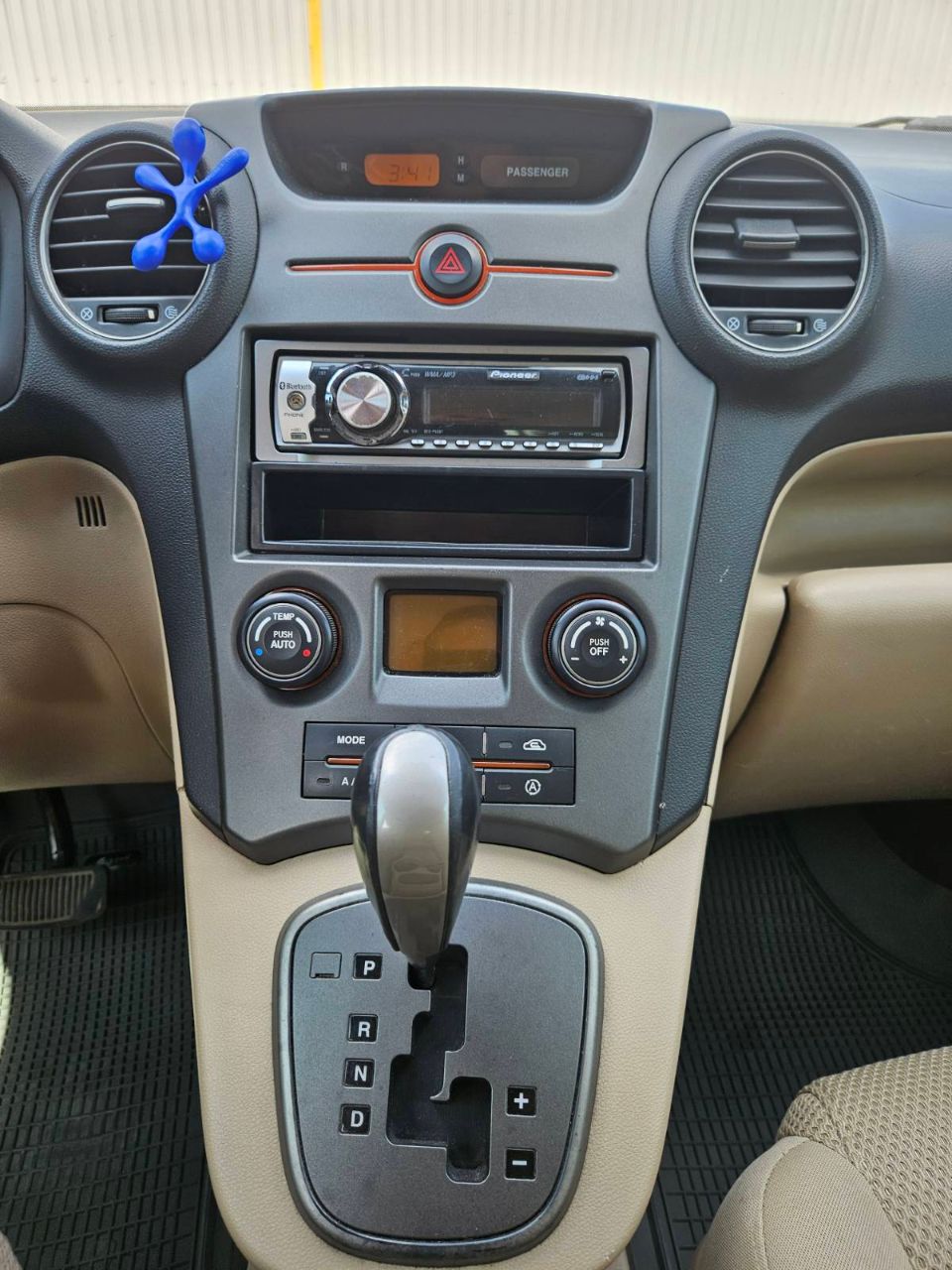 Kia Carens - фото 3