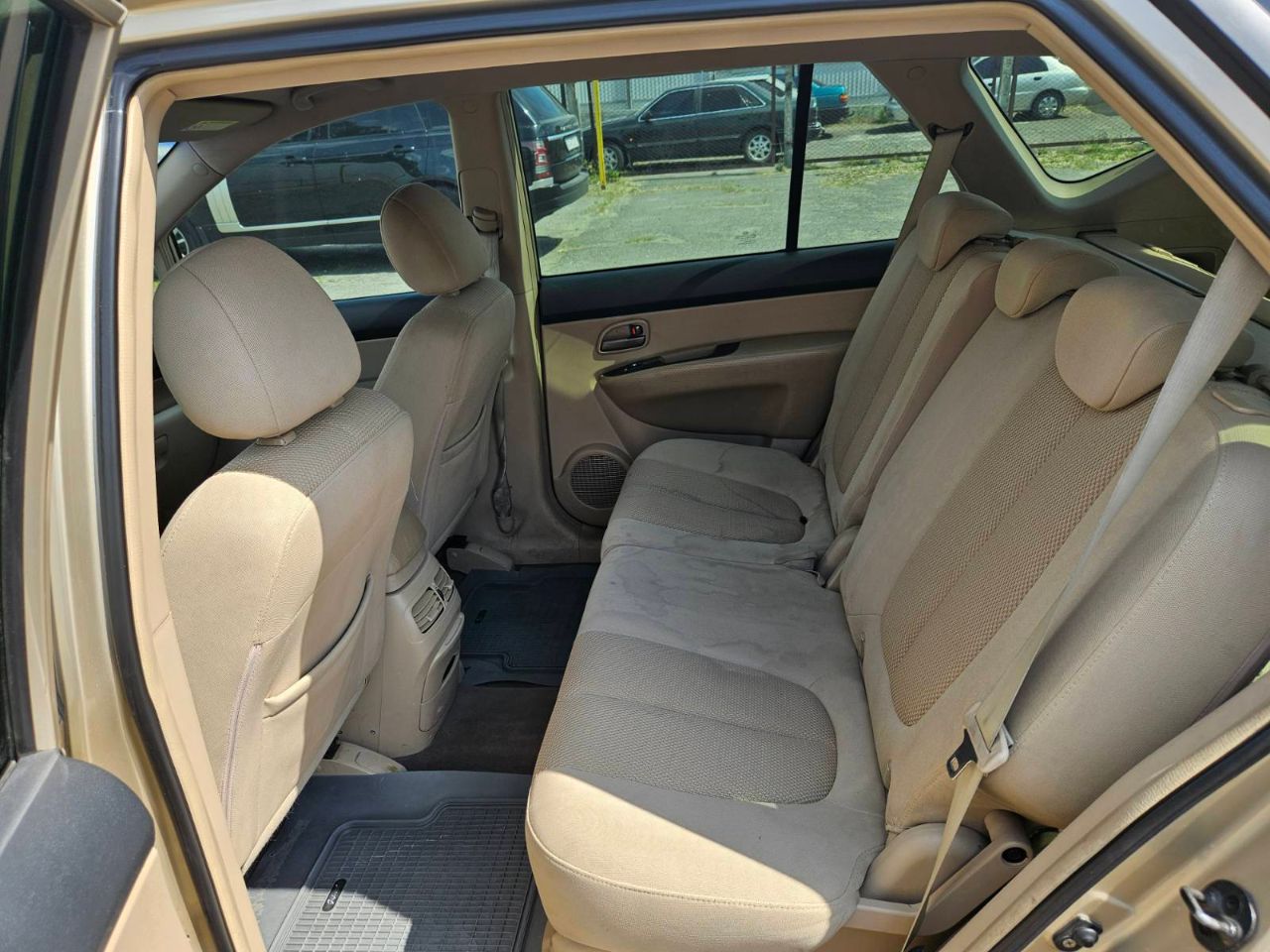 Kia Carens - фото 5