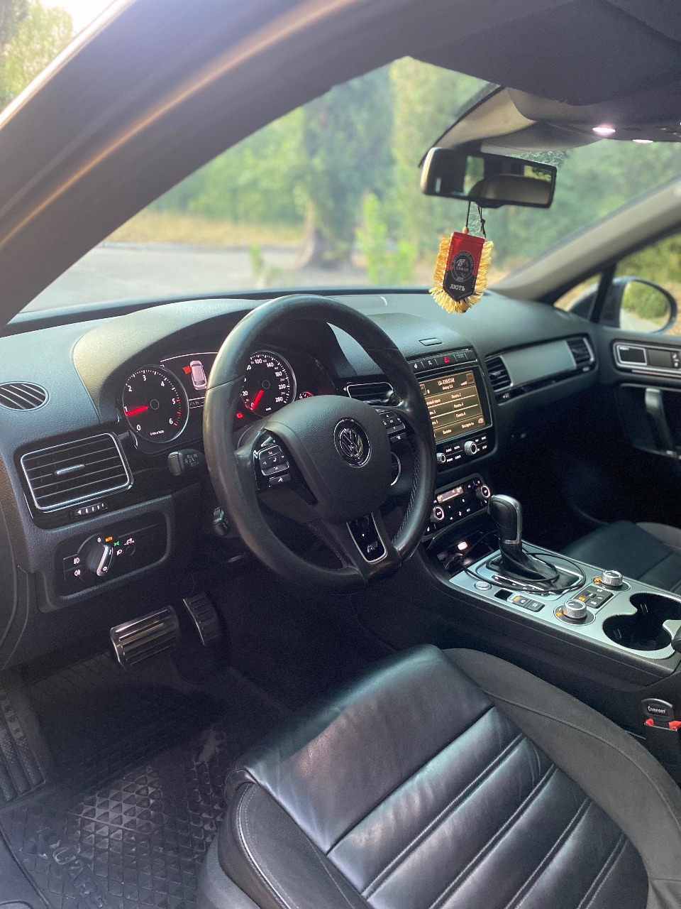 Volkswagen Touareg - фото 10