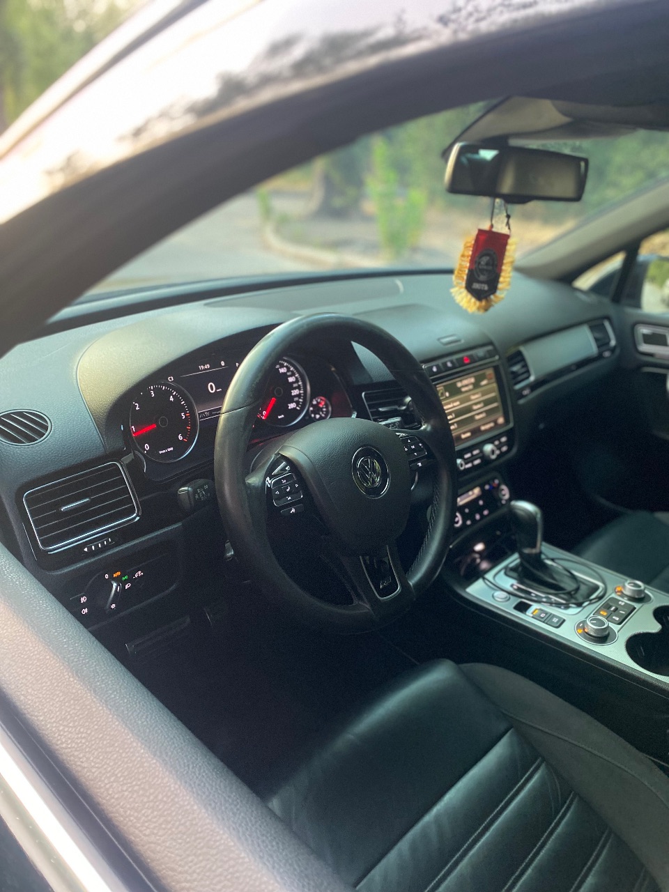 Volkswagen Touareg - фото 6