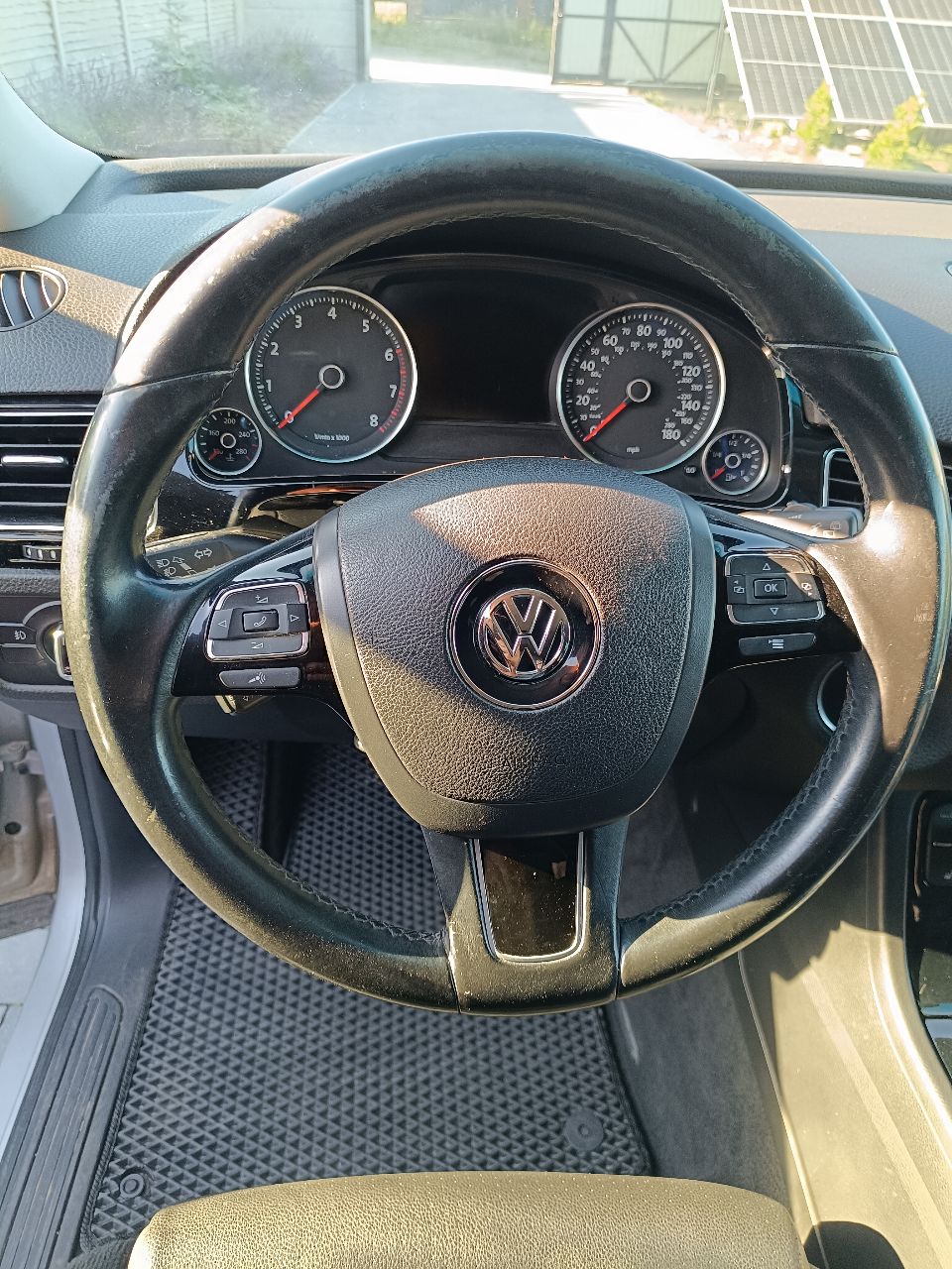 Volkswagen Touareg - фото 8