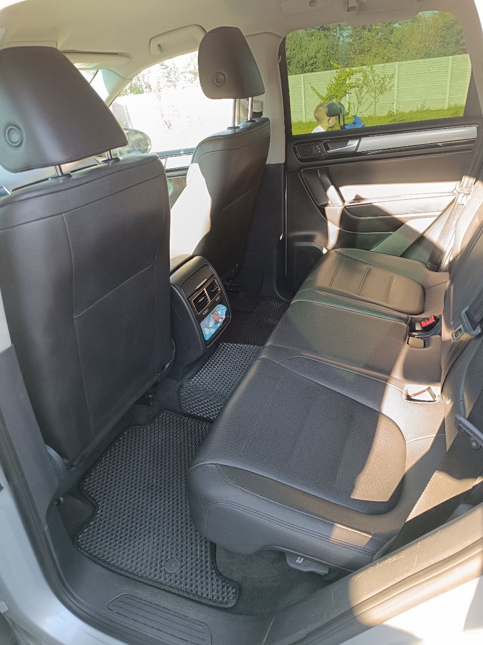 Volkswagen Touareg - фото 12