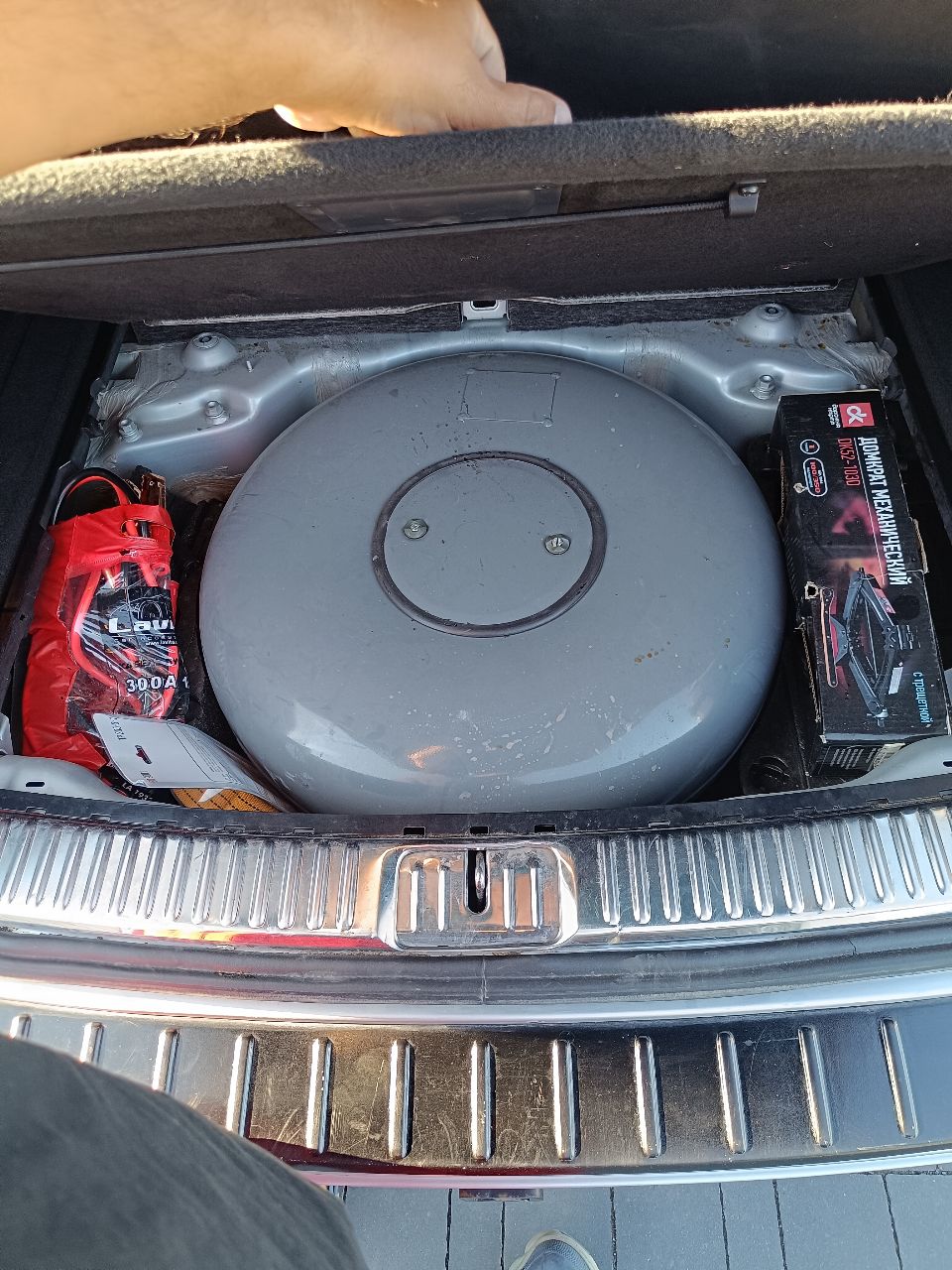 Volkswagen Touareg - фото 2