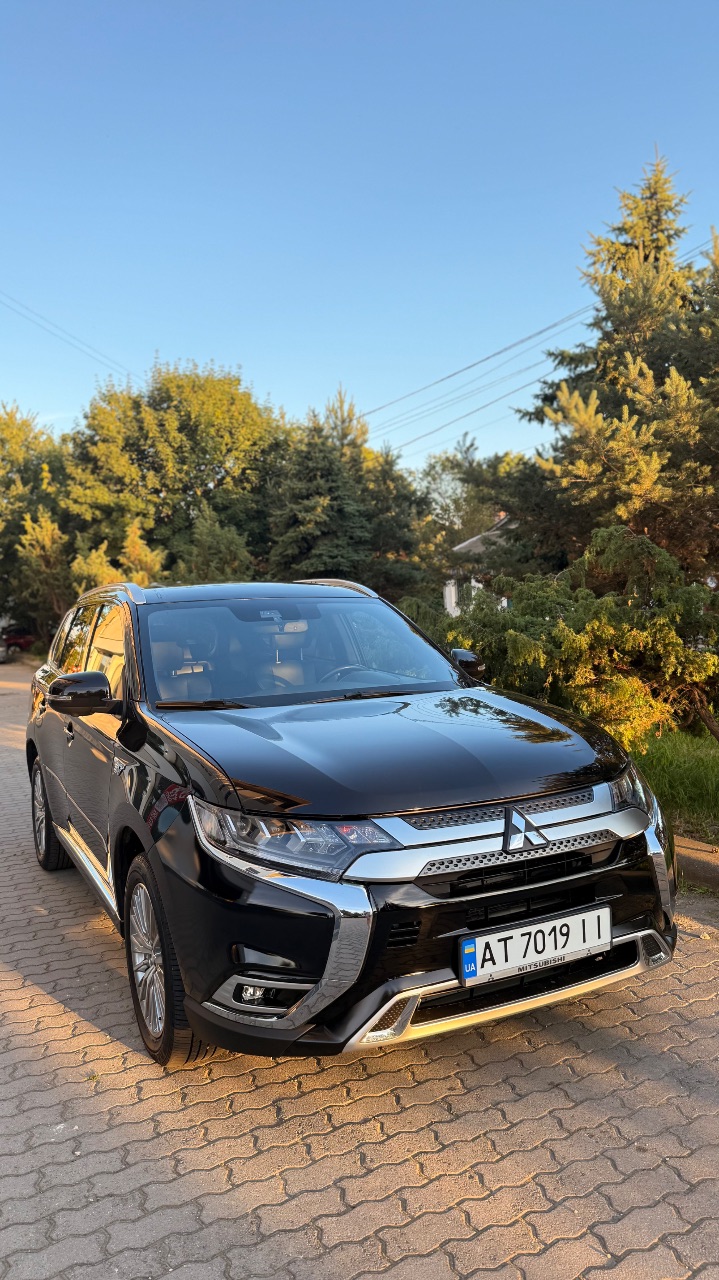 Mitsubishi Outlander - фото 2