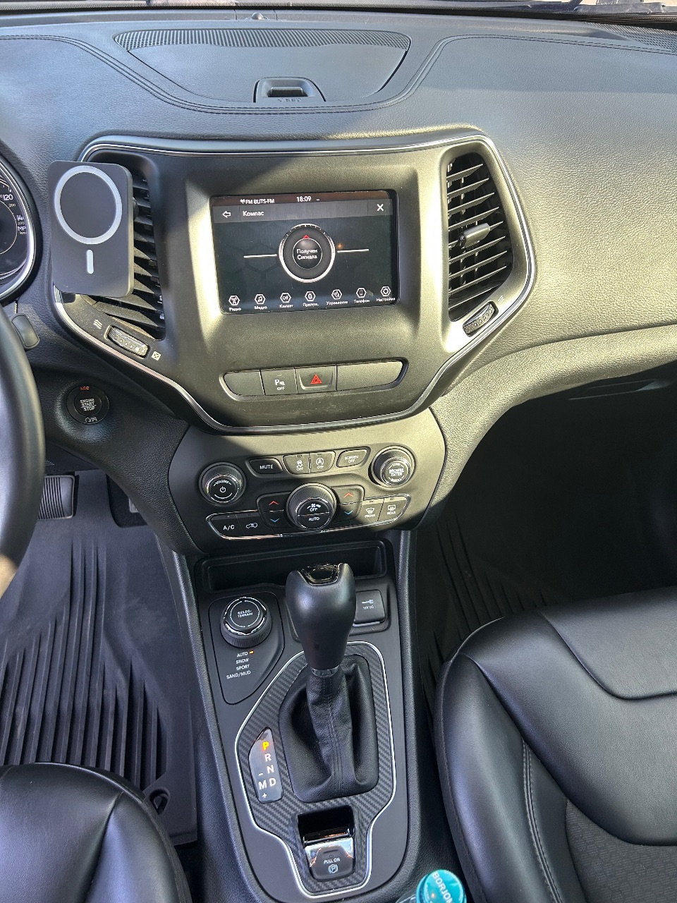 Jeep Cherokee - фото 16