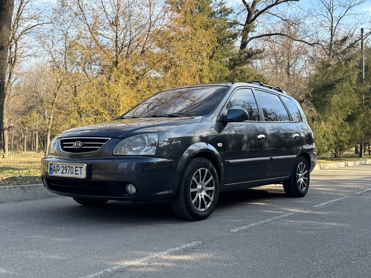 Kia Carens - фото 1