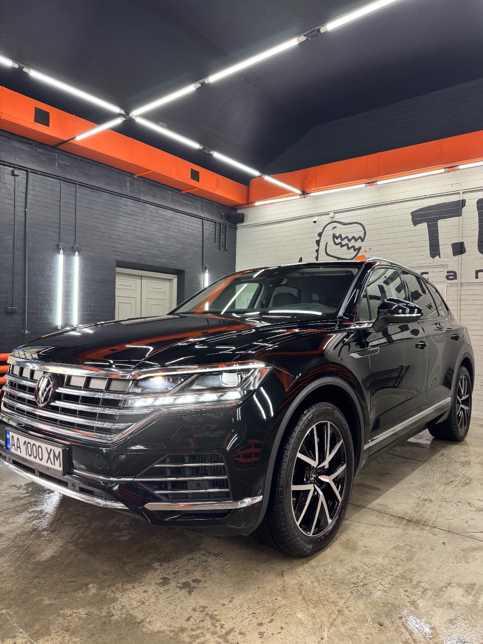 Volkswagen Touareg - фото 1