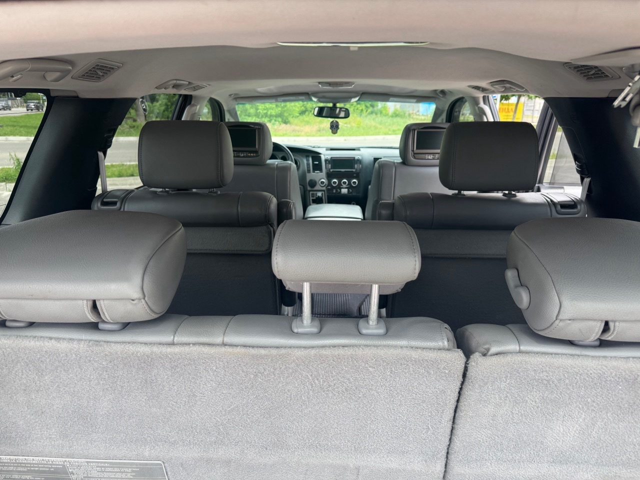 Toyota Sequoia - фото 11