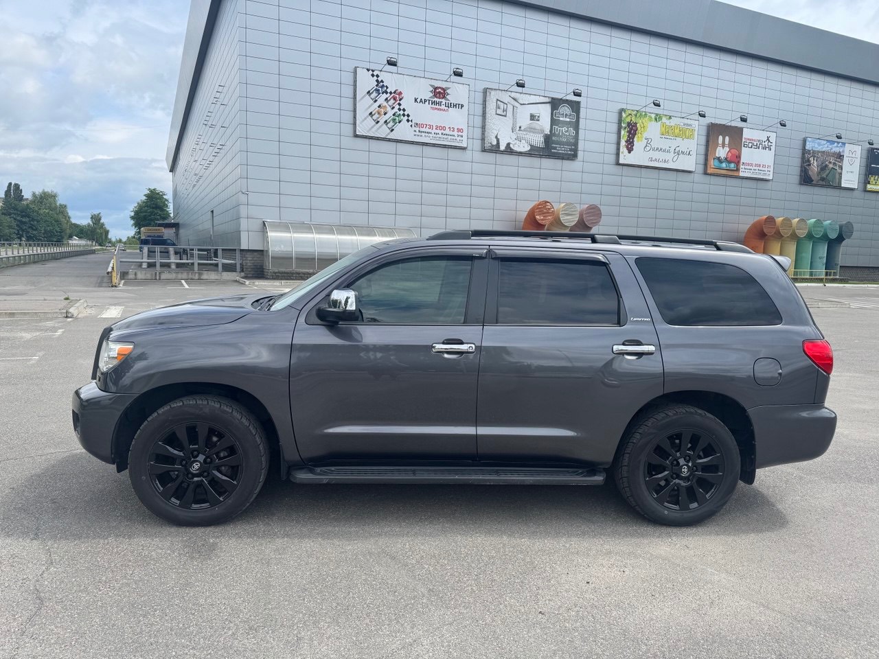 Toyota Sequoia - фото 10