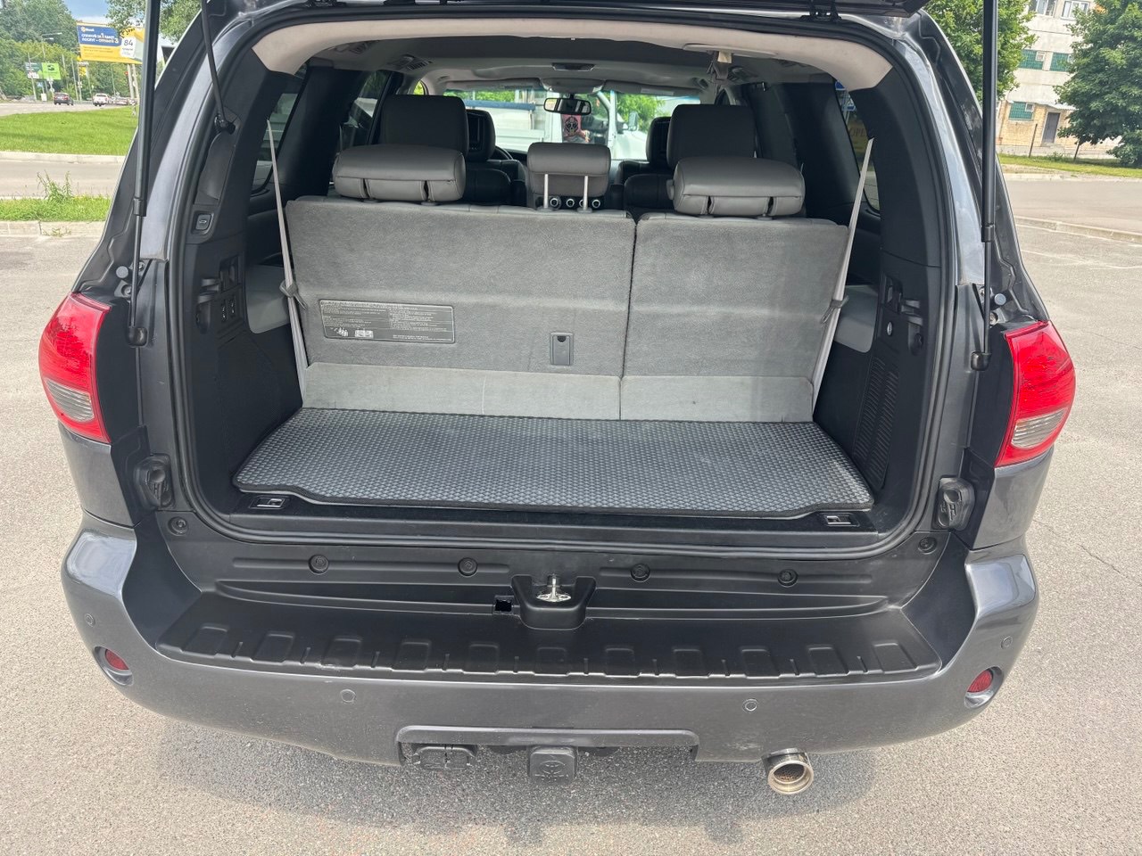 Toyota Sequoia - фото 8
