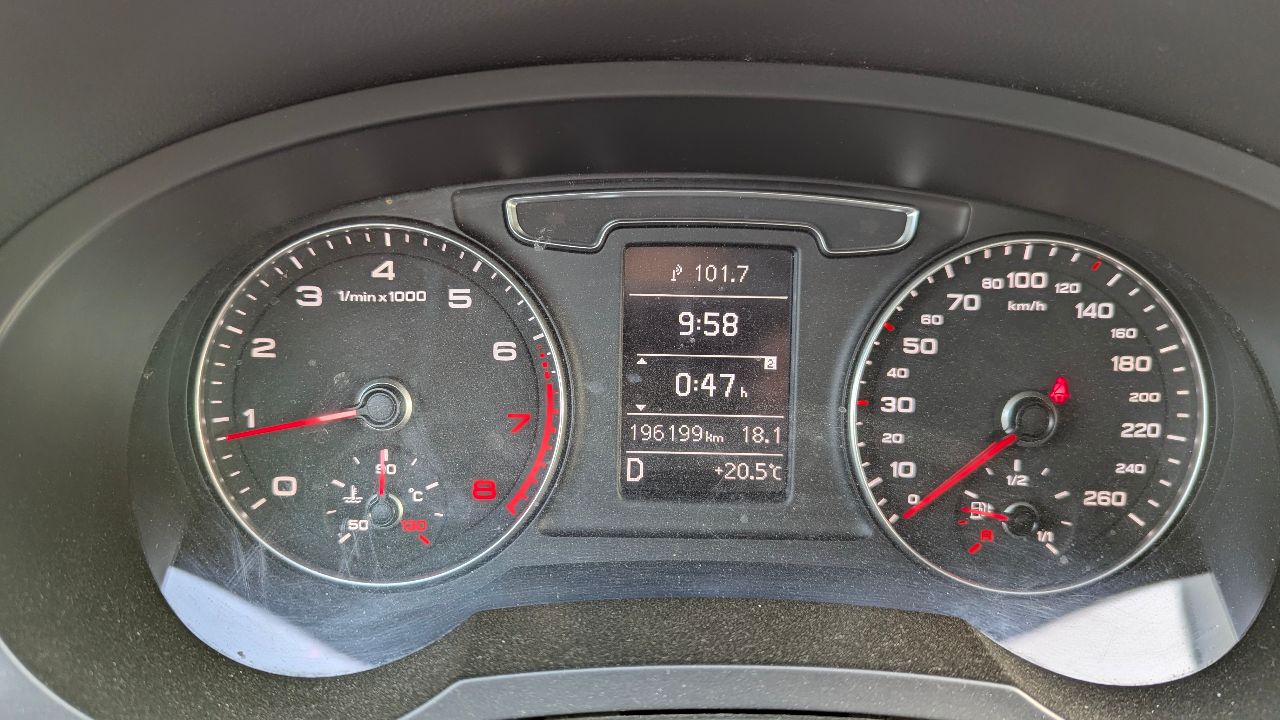 Audi Q3 - фото 12