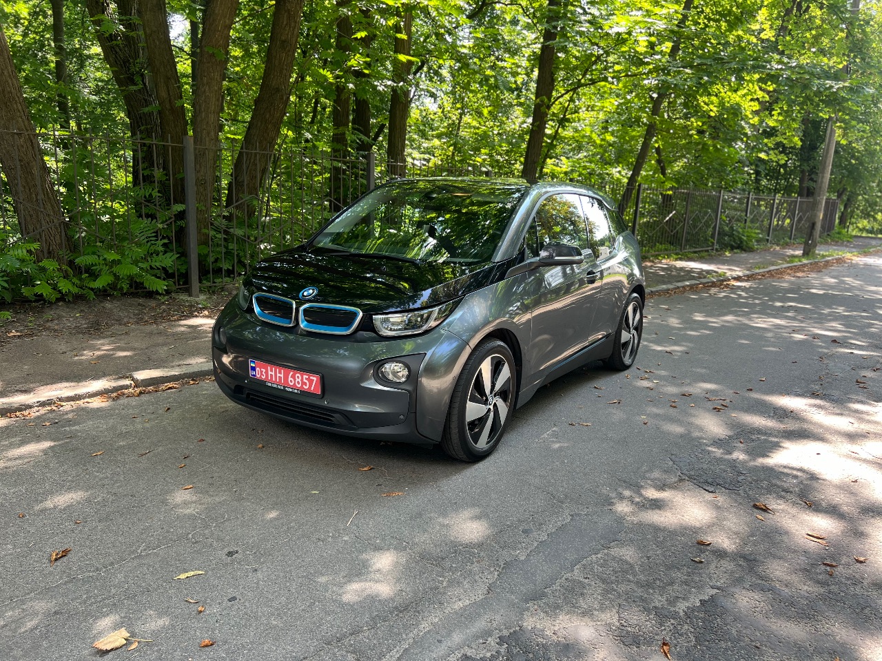 BMW i3 - фото 1