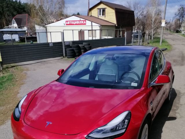 Tesla Model 3 - фото 1
