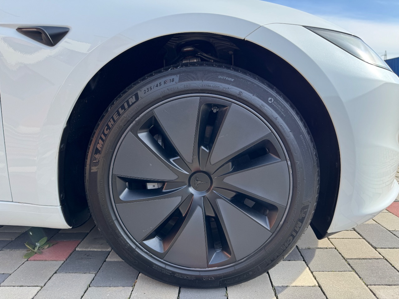 Tesla Model 3 - фото 4