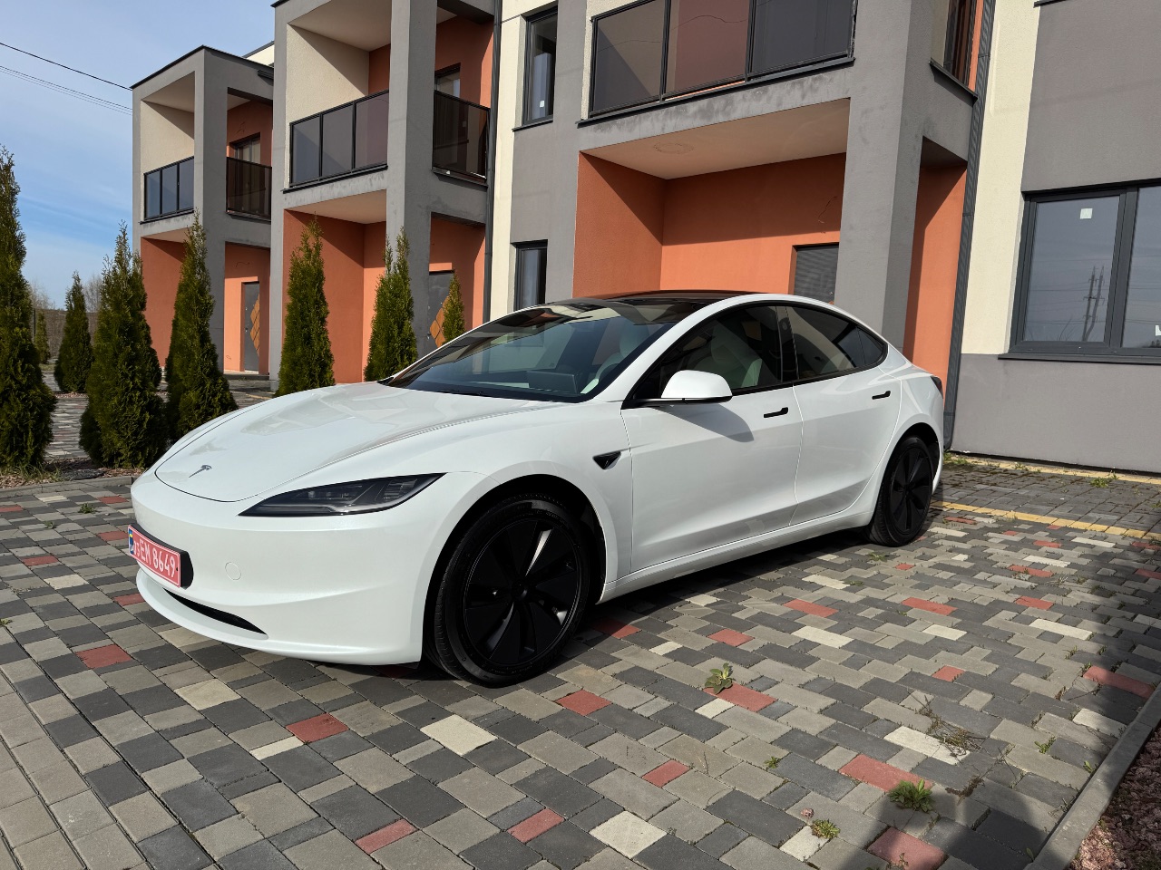 Tesla Model 3 - фото 2