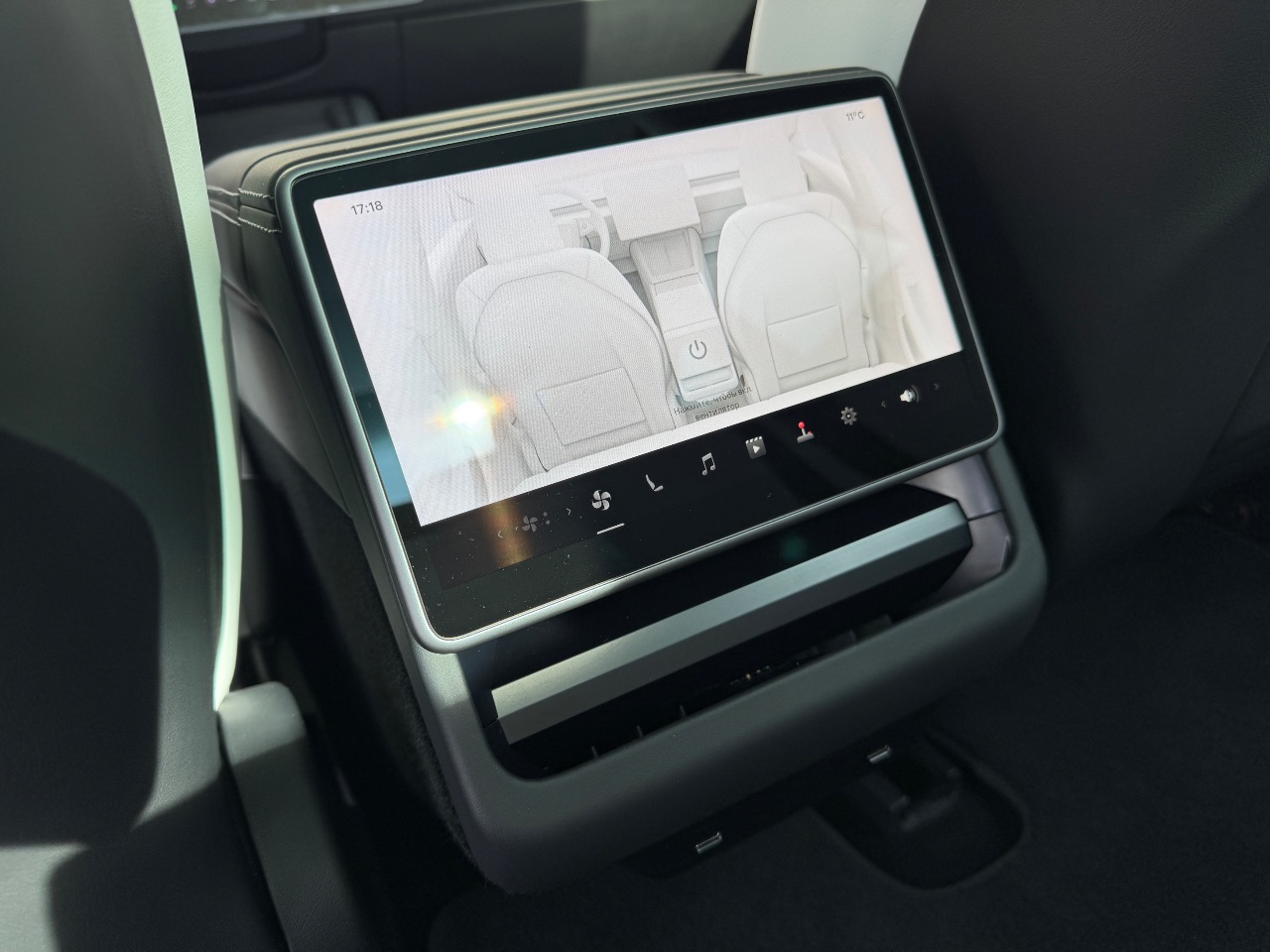 Tesla Model 3 - фото 8