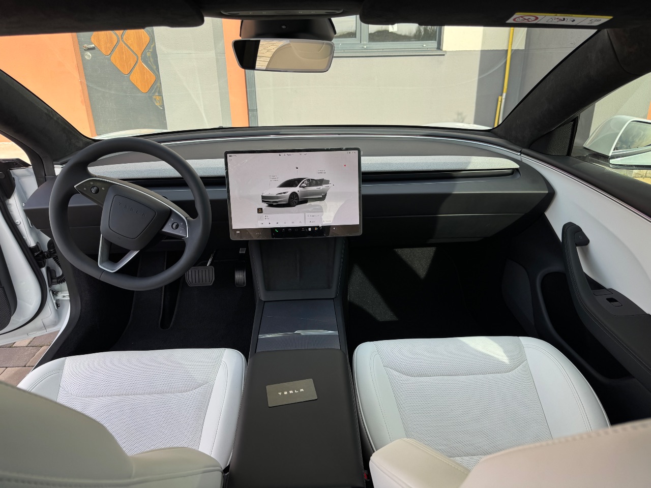 Tesla Model 3 - фото 12