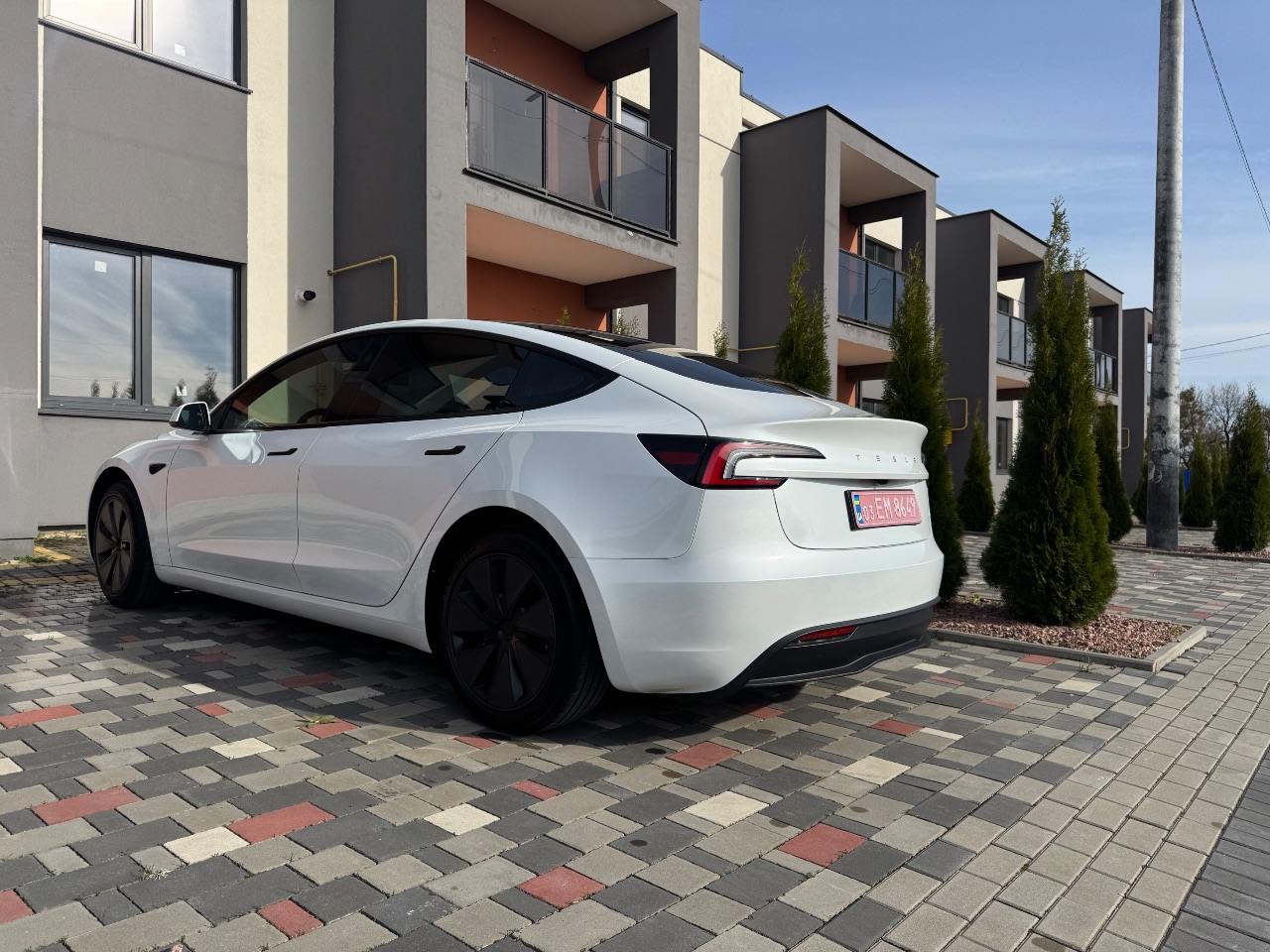 Tesla Model 3 - фото 6