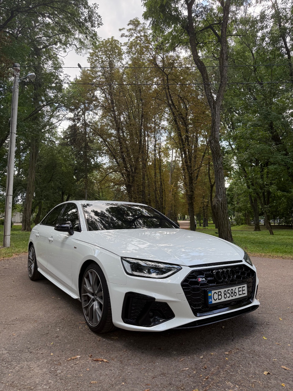 Audi A4 - фото 1