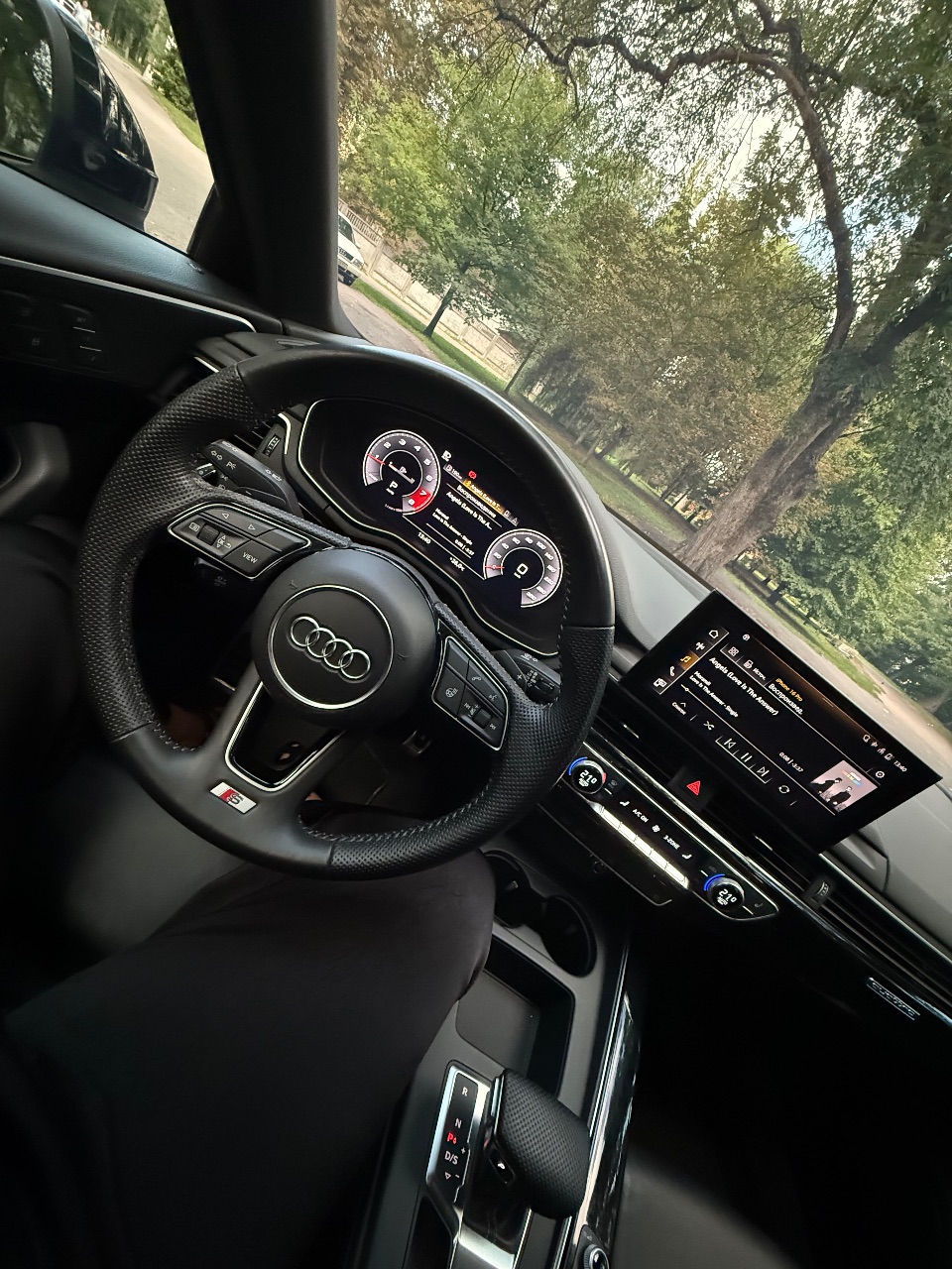 Audi A4 - фото 10